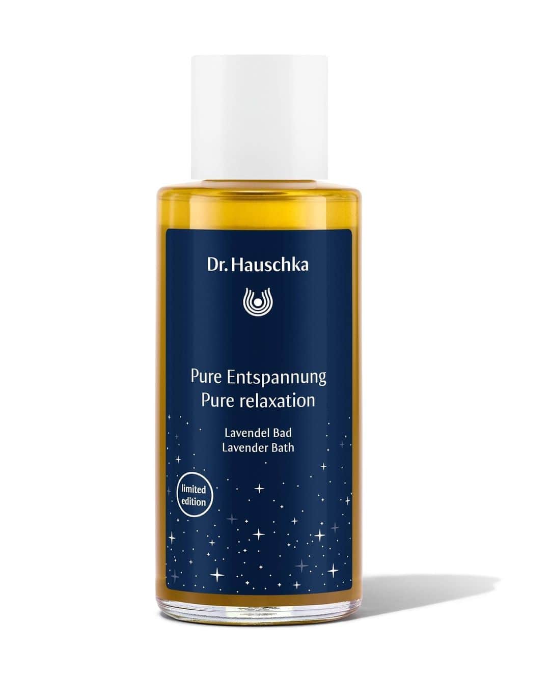 Dr. Hauschka Japan ドクターハウシュカのインスタグラム：「＜11月4日（水）に先行発売のホリディキット＞Dr.ハウシュカの今年の冬のギフト第2弾🎁は、「温まる」をテーマにしたラベンダーのバスエッセンス。ホリディ限定パッケージで、寒い季節にほっこり心も身体も温めてくれるような、お家時間が楽しめるアイテムです🛁⁠ .⁠ .⁠ #drhauschka  #drハウシュカ#ドクターハウシュカ#ナチュラルコスメ#オーガニックコスメ#スキンケア#ボディケア#ボディクリーム#保湿#海外コスメ#ハーブ#ナチュラルコスメ好きな人と繋がりたい#オーガニックコスメ好きな人と繋がりたい#ノンケミカル #自然派#天然香料#植物オイル#乾燥対策#ナチュラルボディケア #ボディケア#自然派#ボディケア#入浴剤#ギフト#ギフトセット#クリスマスギフト#入浴剤ギフト#入浴剤マニア#ラベンダー#バスタイムのお供」