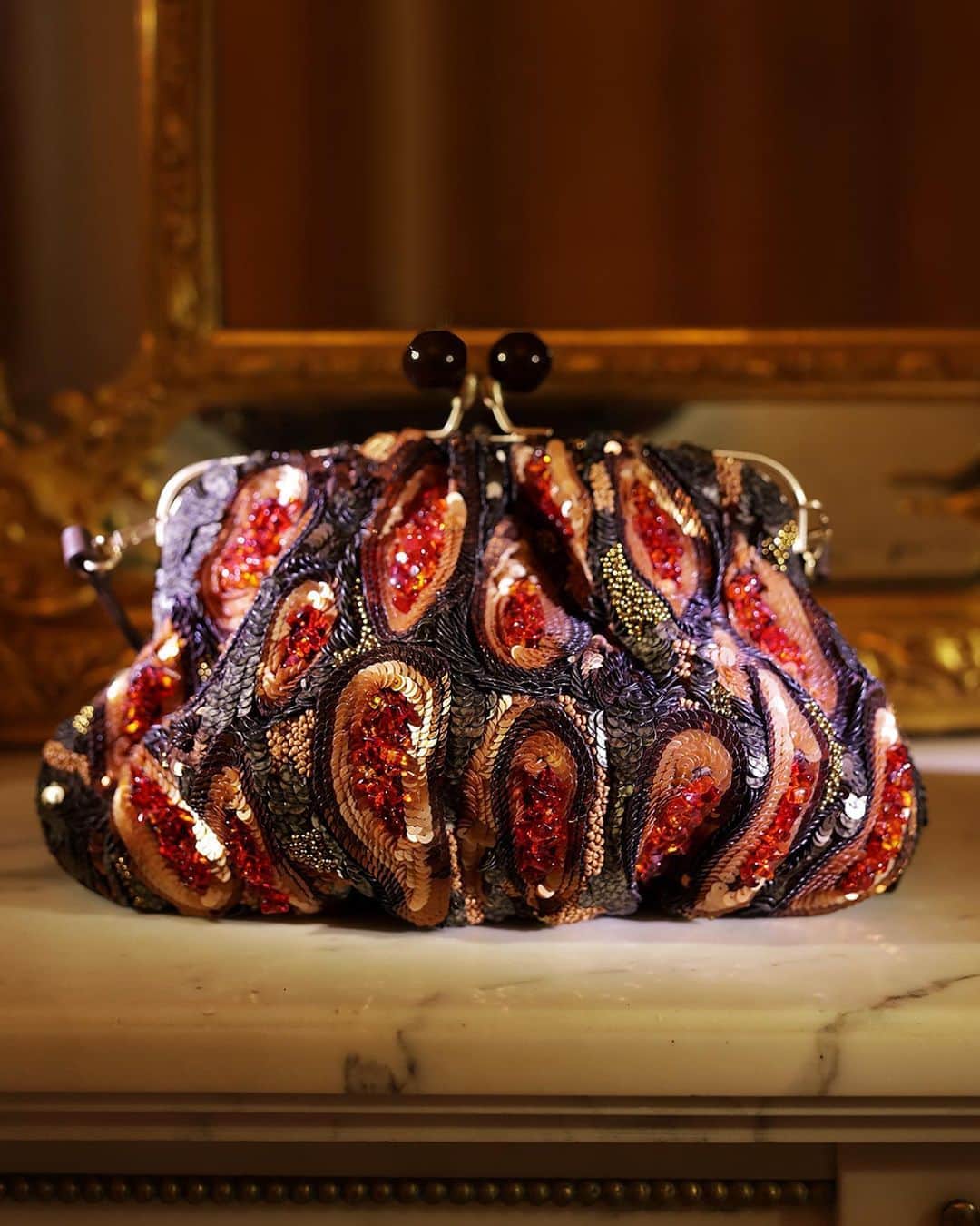 ジャマンピュエッシュのインスタグラム：「Hand-embroidered with thousands of shiny beads and sequins, this clasp bag is an ultimate accessory for a perfect evening look.」