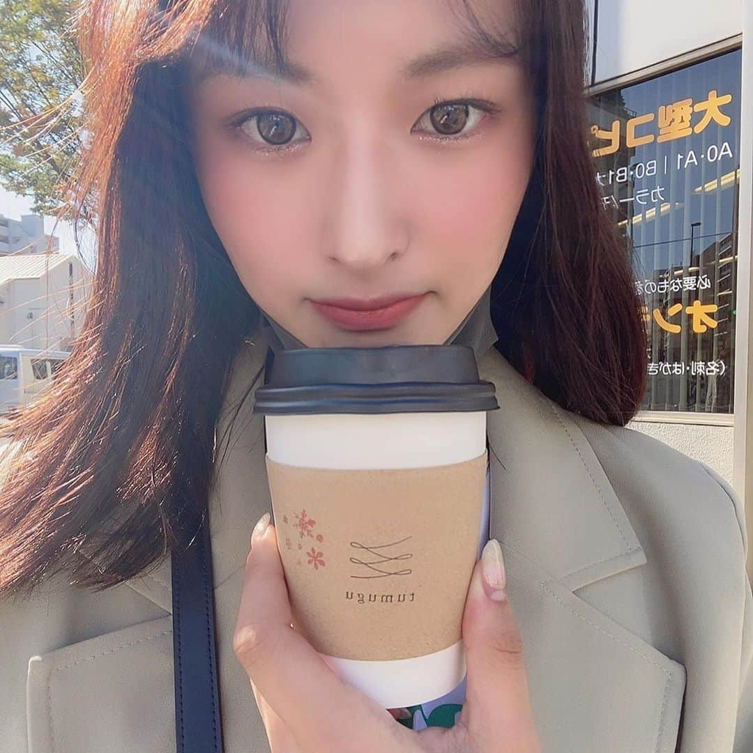 渡邊菜々さんのインスタグラム写真 - (渡邊菜々Instagram)「☆  #わたななカフェ巡ってみた  ほうじ茶ラテはあまり好きじゃない、、 ストレート美味しいい200円で飲めるんよ🥺 ちょいと天神から遠いけど散歩しながらだとちょうどいいかもねっ🎀  グリーンのセットアップだいぶ前に買っててやっと着た💚🎀  もうこれじゃ寒かった、、、🥶 ひいい冬が来ちゃうよ、、、🤯  そして久々カラコン装着っ」11月4日 20時06分 - watanana1225