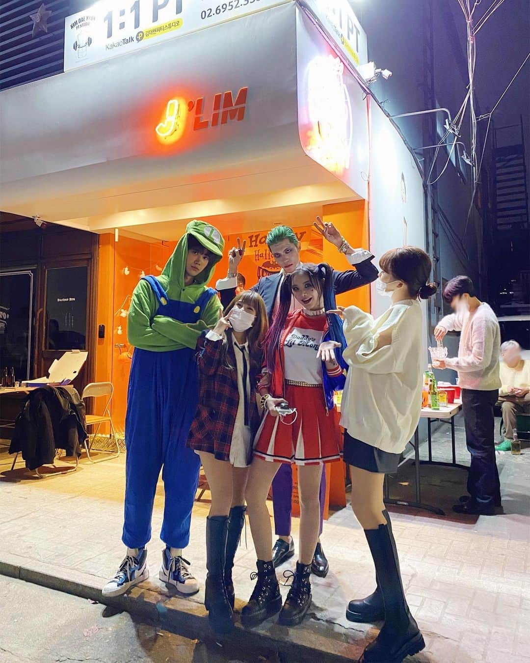 スヒョンさんのインスタグラム写真 - (スヒョンInstagram)「♥ ⋆⁺₊⋆ ☾⋆⁺₊⋆ ♡ ⋆⁺₊⋆ ♡̷̷̷ ⋆⁺₊⋆ ⠀⠀⠀⠀⠀⠀⠀⠀⠀⠀⠀⠀⠀⠀⠀ ﹆ #코로나19_예방수칙에_따라_체온_측정과_큐알_코드_성실히_임했습니다 #사진_찍을_때나_먹을_때_제외하고_마스크_또한_성실히_착용했으며 #남의_나라_행사_할로윈이_아닌_애정_하는_형의_생일이기도_했습니다 #19일_쌍수하고_밖에_돌아다니지도_않을_예정입니다 #저도_코로나_무섭습니다_제발 𝑱𝒂𝒏𝒈𝒔𝒖𝒉𝒚𝒖𝒏」11月4日 20時21分 - jshs2