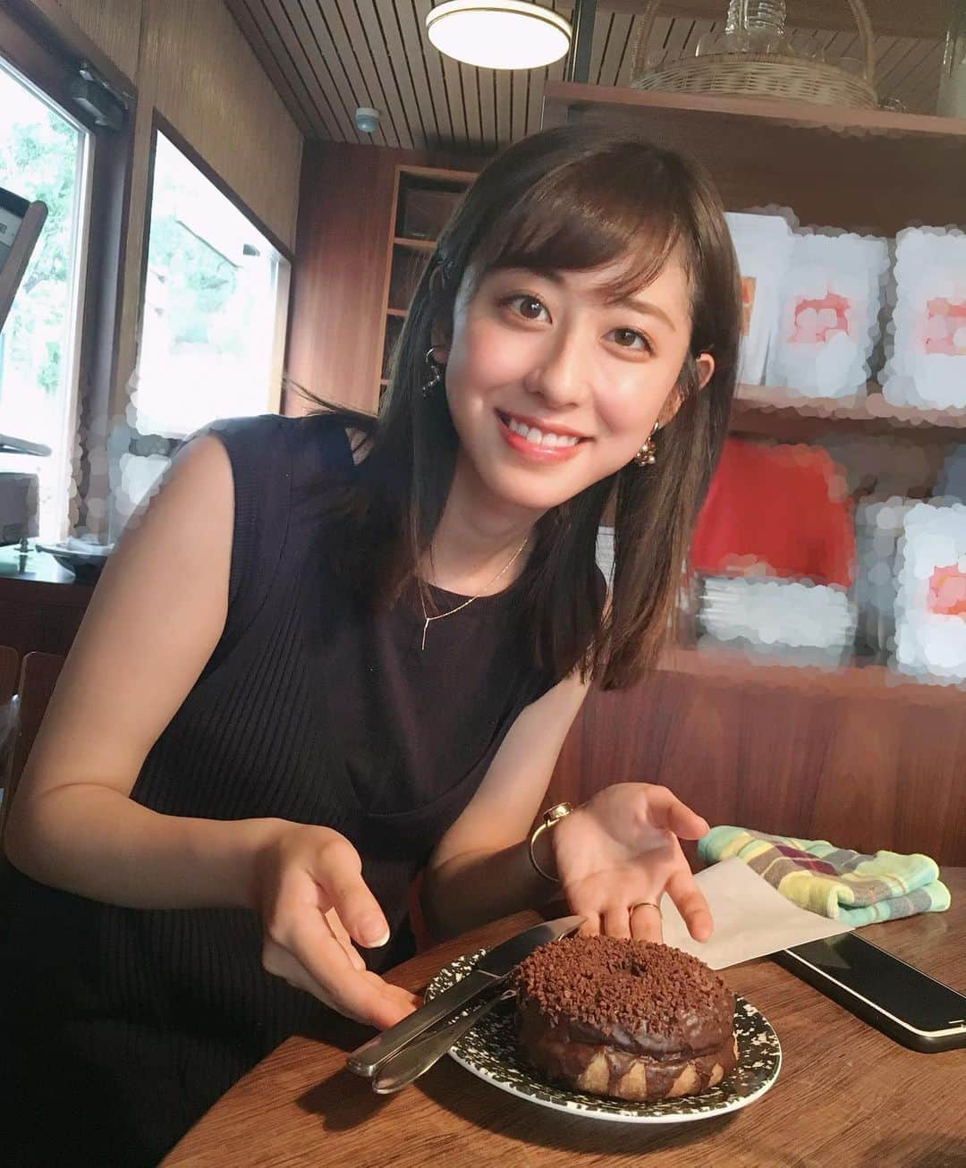 斎藤ちはるさんのインスタグラム写真 - (斎藤ちはるInstagram)「ドーナツとの写真🍩 . 昔からパンやドーナツ、チョコなど… 甘いものには目がないです🥺 . . #大きな #ドーナツ #ご満悦 #ナイフ と #フォーク で #切るタイプ #美味しかった . #本日 の #秋山とパン  #観てください #よる1時56分から . . #斎藤ちはる#テレビ朝日アナウンサー#テレビ朝日#テレ朝#アナウンサー#秋山#と#パン#ロバート#秋山さん#ロバート秋山#パン好き#パン派#ドーナツ屋さん#カフェ#コーヒー#ブレイクタイム」11月4日 20時20分 - chiharu_saito_ex