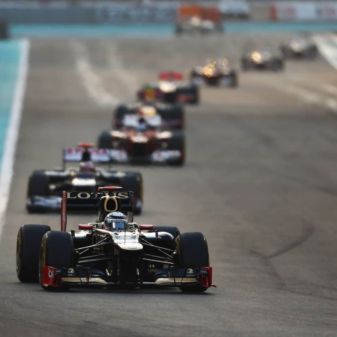 F1さんのインスタグラム写真 - (F1Instagram)「Remember when Kimi won this Yas Marina classic?   He took victory on this day at the 2012 Abu Dhabi Grand Prix. It was his first since returning to F1, and Lotus' first since Ayrton Senna in 1987! 👏  He took advantage of Lewis Hamilton's retirement and held off Fernando Alonso and Sebastian Vettel, who had charged from the pitlane to the podium places, for the win 🏁  #F1 #Formula1 #Motorsports #OnThisDay @kimimatiasraikkonen #AbuDhabiGP」11月4日 20時21分 - f1