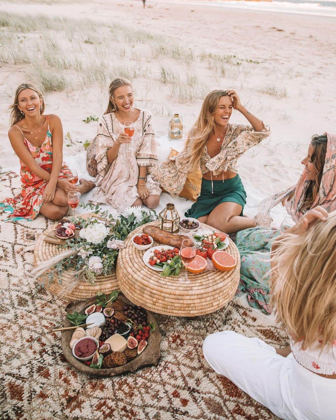 SPELLさんのインスタグラム写真 - (SPELLInstagram)「The prettiest beach picnic, many moons ago 🌙  take a deep dive into our #spelldiy section of our blog 🍇」11月4日 20時18分 - spell