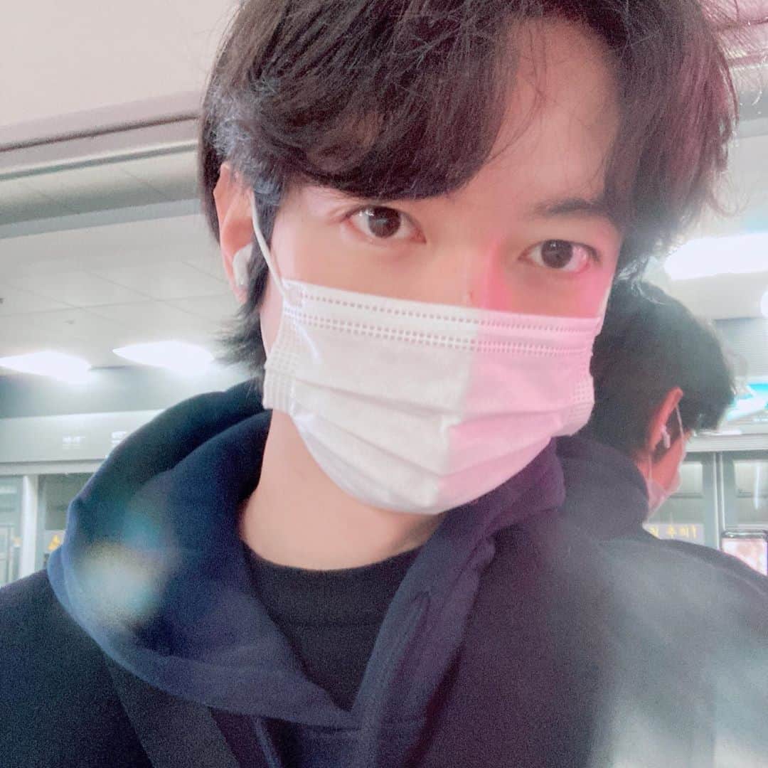 キム・ソヌンのインスタグラム：「아니 그게 아예 생각을 안한거는 아닌데요 그것만 생각한것도 아니거둔요? 근데 머리가 왜이렇게 빨리 자랄까요..?_? 🤔」