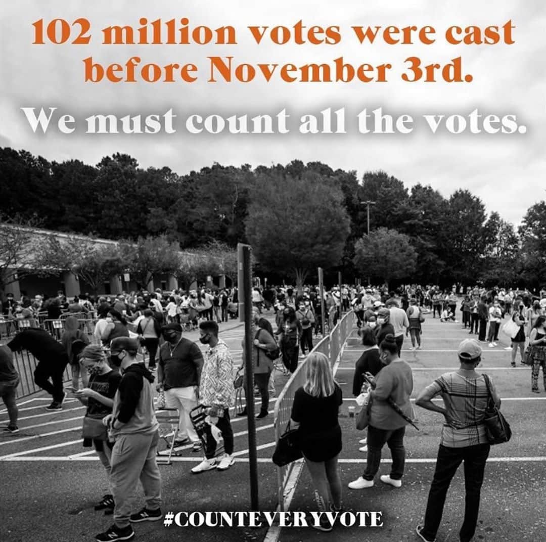 リヴ・タイラーのインスタグラム：「#counteveryvote」