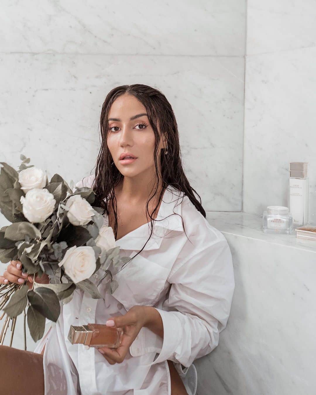Tamara Kalinicさんのインスタグラム写真 - (Tamara KalinicInstagram)「So hydrated and luminous. I have always been a big fan of @diorskincare Prestige Range. Ever since I discovered it 4 years ago, I knew this was the perfect range for my skin. Dior is now reinventing its iconic Prestige serum, La Micro- Huile de Rose, now with the revitalizing power of the Rose de Granville sap - its giving me wonderful glow and my skin never felt better. #DiorPrestige AD」11月4日 20時30分 - tamara