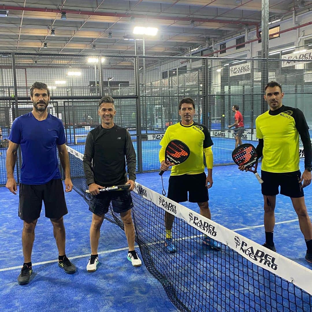 ジョルディ・コディーナのインスタグラム：「Buen partidito mañanero ... #pablo @javi.guerrero10 @luchogarcia14 @bullpadelsport」