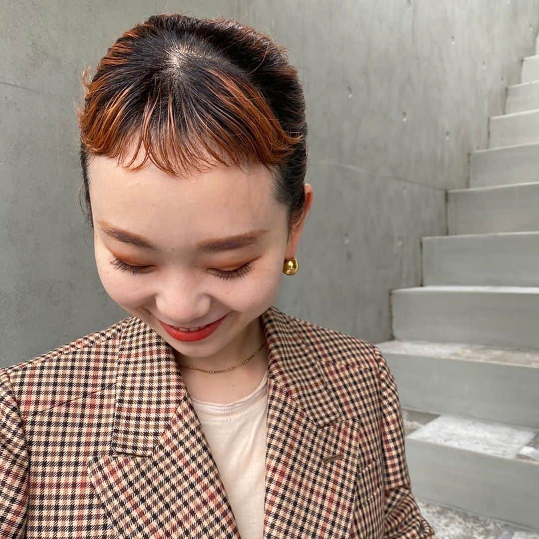 アディクシーカラー(ミルボン) さんのインスタグラム写真 - (アディクシーカラー(ミルボン) Instagram)「《レトロなオレンジhair》﻿ ﻿ レトロな雰囲気ただようオレンジカラー。よくアレンジをする方には、根元を残したオレンジヘアが特におすすめです🧡 ﻿ ＜レシピ＞﻿ 　ペールオレンジ：ペールピンク＝5：1﻿ 　OXY 3%﻿ ﻿ ﻿ Designed by @yanagihara_hiroki﻿ ﻿」11月4日 20時28分 - addicthy_color