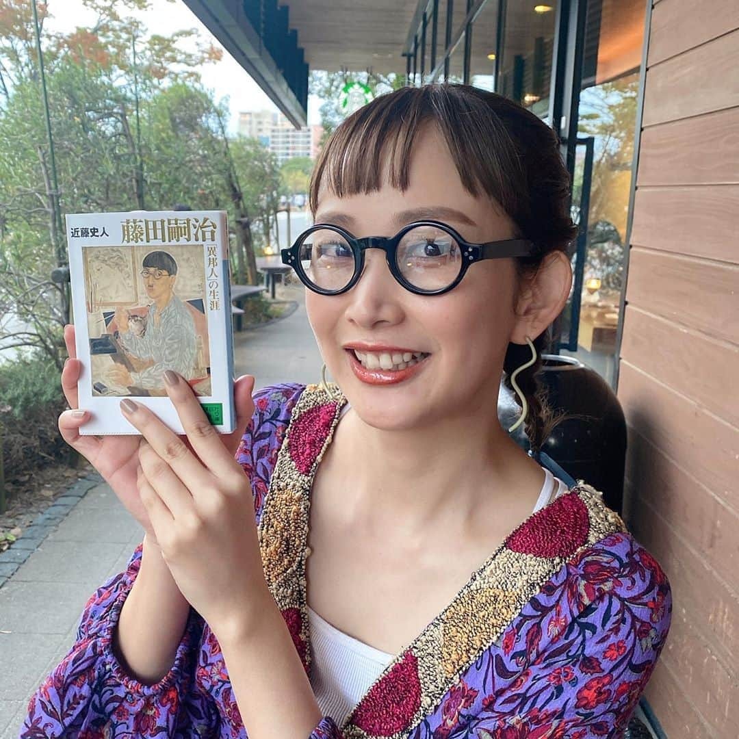 中上真亜子さんのインスタグラム写真 - (中上真亜子Instagram)「大好きな大好きな藤田嗣治さまの展示が福岡市美術館で開催されてるから行って来たよ🤓  その前にストーリーズでみんなに聞いて  @ebi0524 ちゃんにオン眉にしてもらったから 藤田さんメガネでキメてったよ🥳  一個前のラインのアイコンは藤田さんだったほど好きなの。。。熊本にいらした時代もあるしね🏯  12月13日までやってるから 是非ともみんな行ってみてください☺️🔥  そしてこんなに気持ちを高めてくれたえびちゃんありがとう🤤カラーもトリートメントもとぅるとぅる☺️🍄 #藤田嗣治 #レオナール藤田 #会ってみたい」11月4日 20時39分 - maako_nakagami