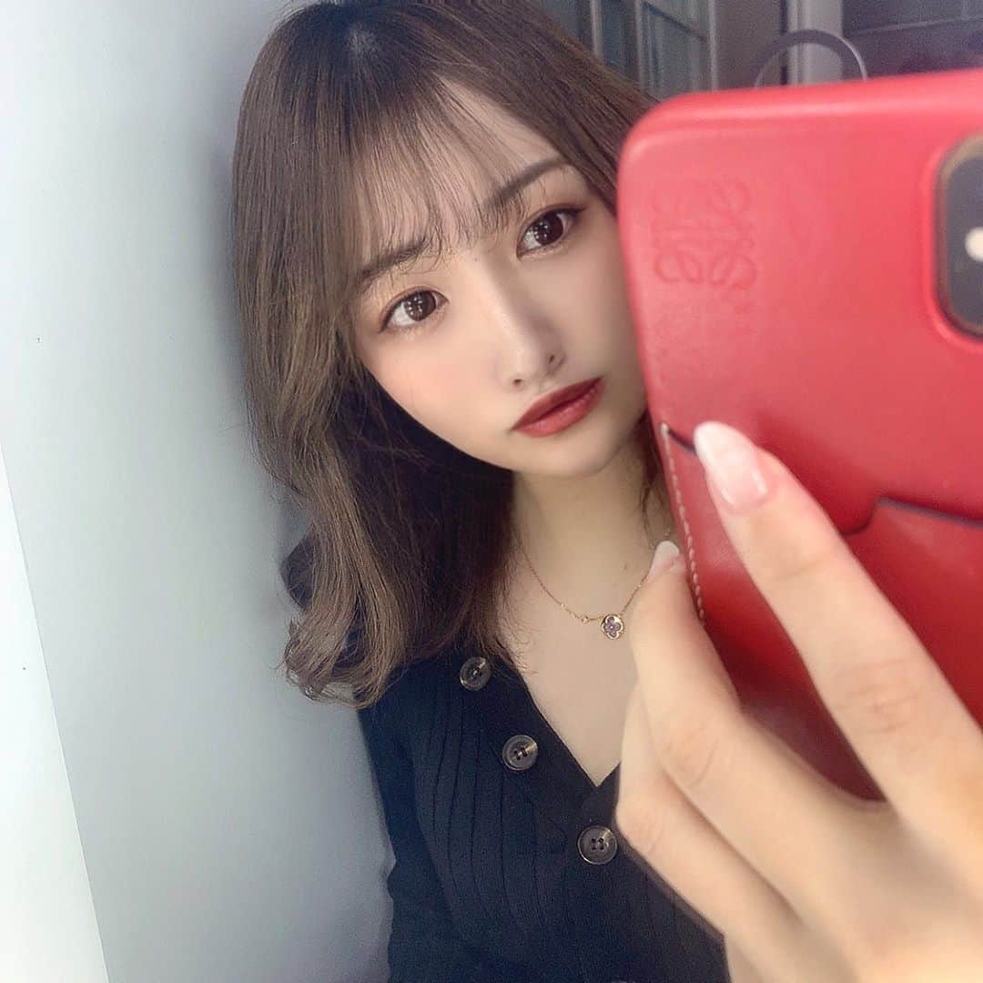 餃子のりさちゃんのインスタグラム：「最近の悩みごとといえば 部屋の湿度が低すぎることぐらい☁ おきらく人生♨️」