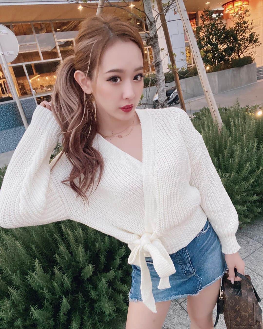 田村月光（ツッキー）のインスタグラム：「. 写真撮る時日落ちてたから画質悪い😭 このニットギャンかわ💖💖 最近ずっとVeredの服しか来てない！！ みんなもオソロにしよー🧸‪‪❤︎‬」