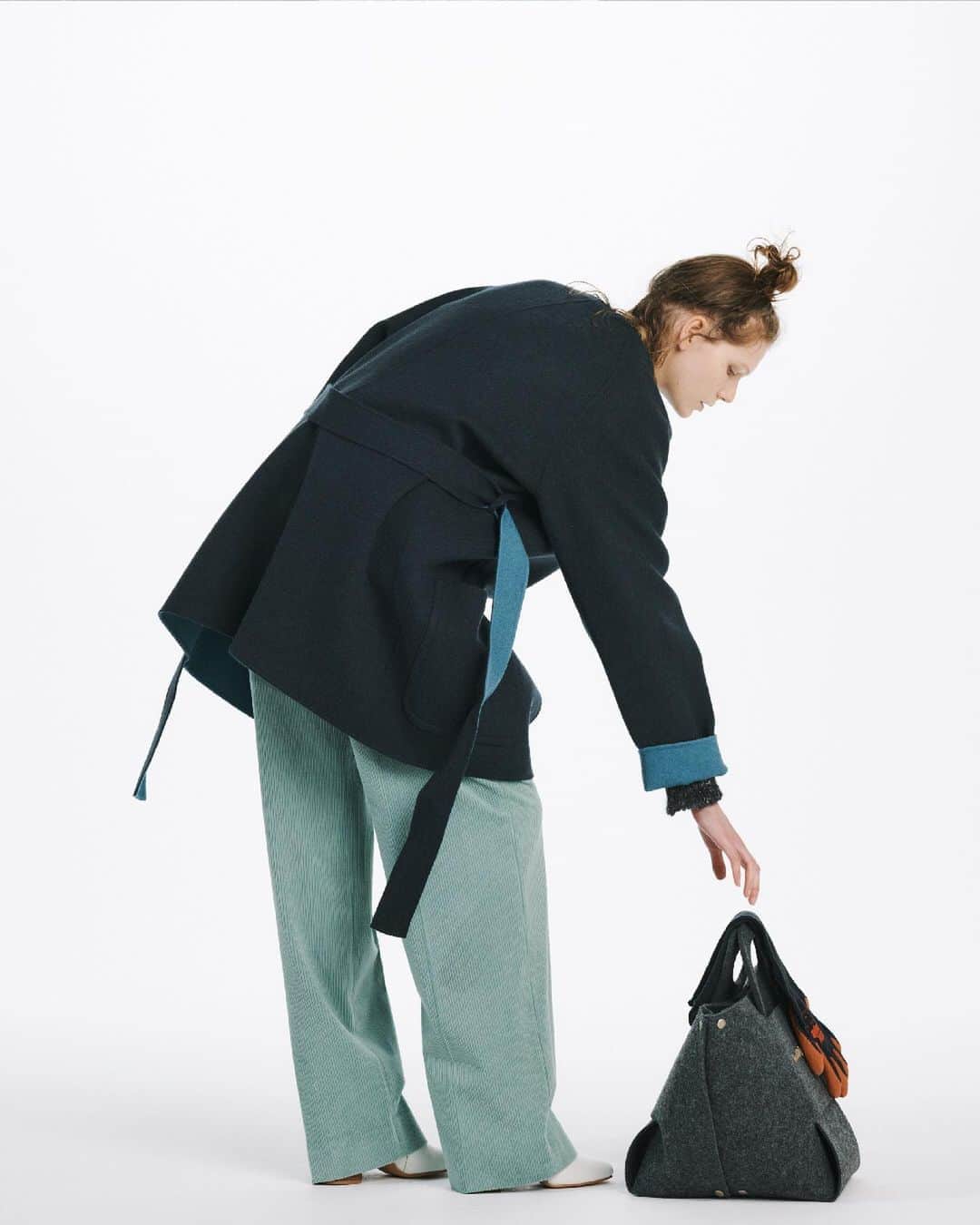 ビューティフルピープルさんのインスタグラム写真 - (ビューティフルピープルInstagram)「Winter 2020 Collection⁠⠀ Side-C / Vol.4⁠⠀ ⁠⠀ coat : tasmania polwarth liner short coat⁠⠀ tops : fleck yarn pullover⁠⠀ ⁠pants : ⁠cotton wool corduroy high waist pants⁠⠀ bag : recycled felt constructive bag L⁠⠀ ⁠gloves : rubber coated knitting gloves⁠⠀ ⁠⠀ #AW20⁠⠀ #PFW⁠⠀ #SideC⁠⠀ #shortcoat⁠⠀ #knit⁠⠀ #fleckyarn⁠⠀ #pullover⁠⠀ #corduroypants⁠⠀ #highwaistpants⁠⠀ #woolpants  #recycledfelt⁠⠀ #feltbag⁠⠀ #handbag⁠⠀ #gloves⁠⠀ #beautifulpeople⁠」11月4日 20時48分 - beautifulpeople_officialsite