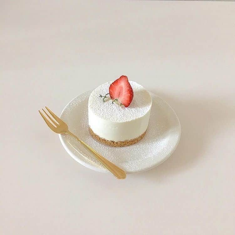 麻生果恩さんのインスタグラム写真 - (麻生果恩Instagram)「何ケーキが好き？？👰」11月4日 20時46分 - aso.kaon