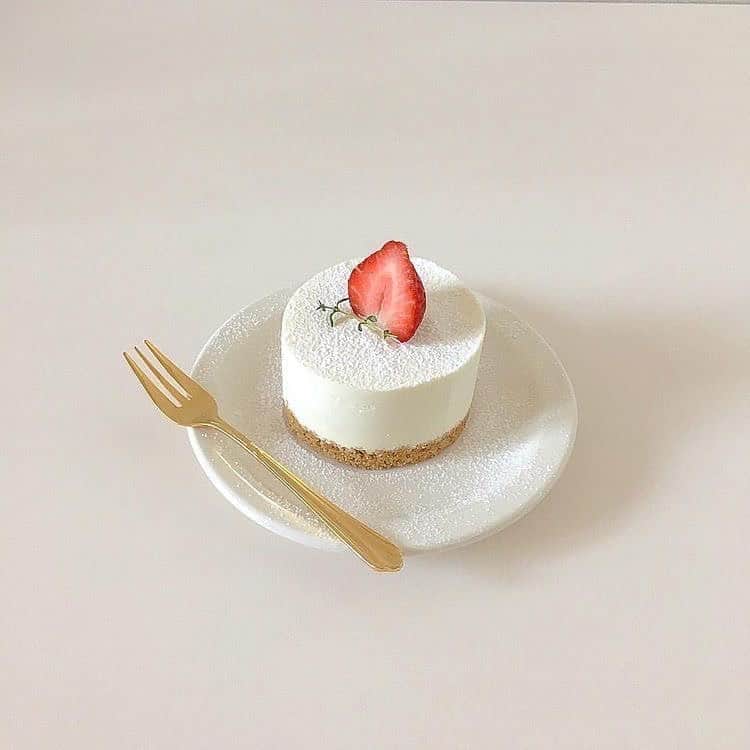 麻生果恩のインスタグラム：「何ケーキが好き？？👰」