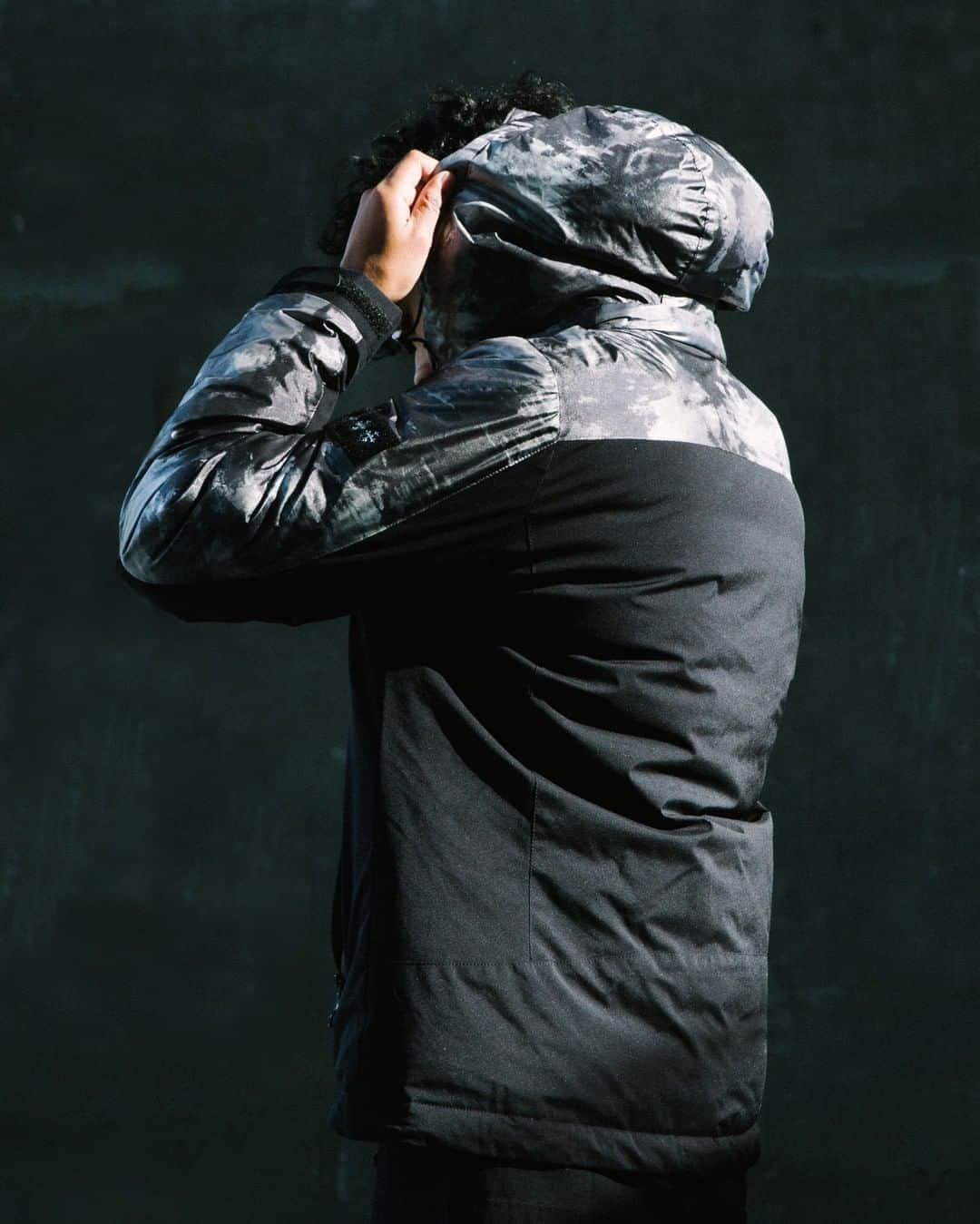 タトラスさんのインスタグラム写真 - (タトラスInstagram)「Urban city camoflauge. Wearing CARETE down jacket.  #TATRASOFFCIAL #Tatraspeople」11月4日 20時40分 - tatras_official