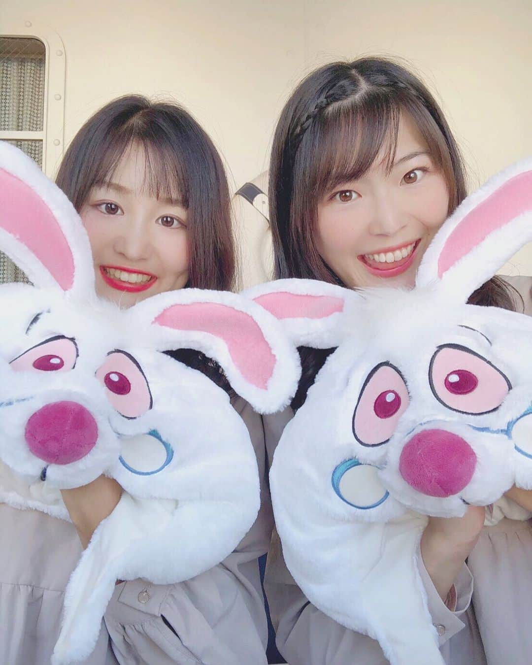 松本紗依さんのインスタグラム写真 - (松本紗依Instagram)「🐇🕒 * 流行りの白うさぎファンキャップ 大きめやった😇 * #ファンキャップ #白うさぎ #ディズニーコーデ #ディズニーシー #オールホワイトコーデ #秋ディズニー」11月4日 20時40分 - sayo_rinrin