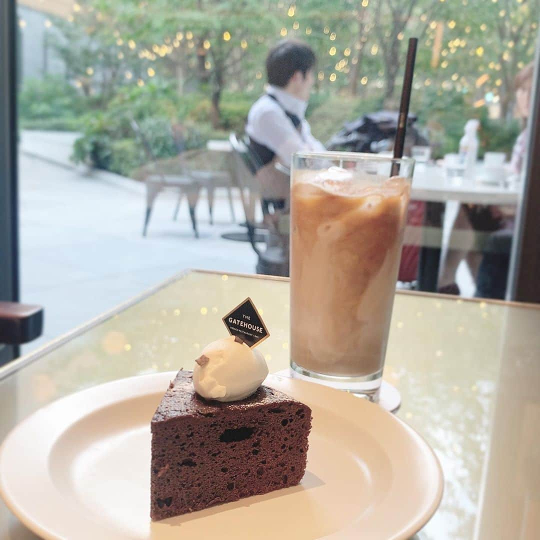 MAYUMIさんのインスタグラム写真 - (MAYUMIInstagram)「🤎 * Break time…☕️ w/aoi * #thegatehouse」11月4日 20時42分 - mayumiii0305