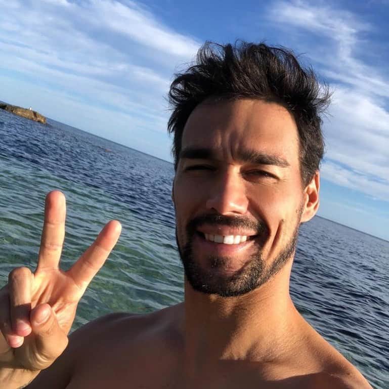 ファビオ・フォニーニのインスタグラム：「Finally negative ✌️🥳🤩 #21daysofquarantine#staysafe」