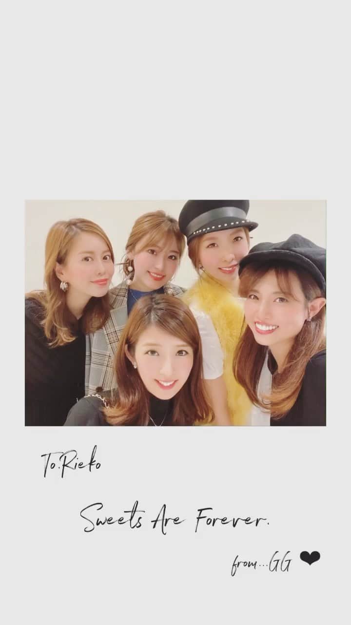 藤川沙弥のインスタグラム：「rieko🤍wedding shower💒🎉 りえこが泣きだすから 全員で泣く（ ; ; ） 可愛い可愛いりえこ💕 出逢ってもう10年。 本当におめでとう😭💗💗 優しい旦那様と末永くお幸せにね♥︎」