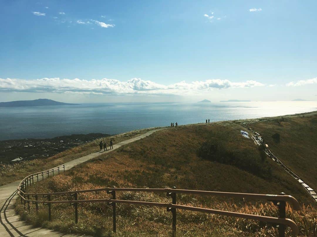 桂かい枝さんのインスタグラム写真 - (桂かい枝Instagram)「仕事終わりで大室山に連れて来てもらいました〜😆  360度の絶景‼️  富士山も見えて美しかった✌️」11月4日 21時04分 - kaishikatsura