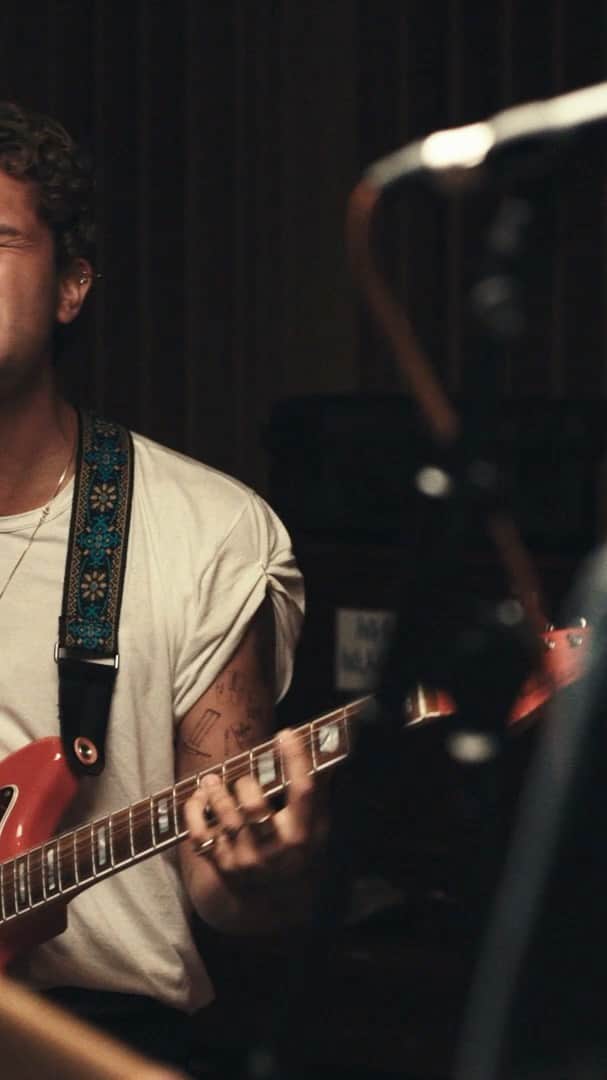 ラファティ・ロウのインスタグラム：「The first video for Out + About featuring Outer Stella Overdrive in Ladbroke Grove featuring their new track “Three Piece’ from their new project ‘Clout & Self Doubt'  . I met @rafflaw (vocals and guitar) and @kelvinkinderbueno (bass and vocals) in Margate on a short film I was shooting. I found out that they were also in a band together with 2 other lads; @luca_sloe (Synth and Production) and @rudyalbarn (drums), So I had a little listen. Turns out they are bloody good. So I got in touch and asked if they were up for a feature and they told me to meet them in Ladbroke Grove. We met up in their studio and went in search of the best Falafel in West London. These boys are going places so watch out, couldn’t help but bounce about the studio when shooting this. . Huge Huge thanks to the below for making this possible, it was a hugely collaborative effort all done for love and I am extremely appreciative to everyone for getting involved. So much fun shooting this and hopefully The is a first of many videos to come, so keep your eyes peeled  Camera @dukescully @scottbxtn」