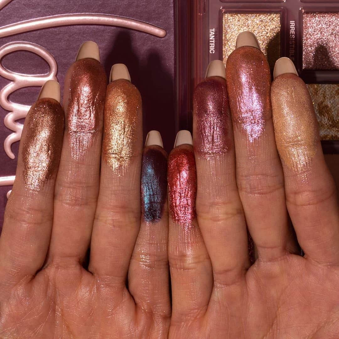 Huda Kattanさんのインスタグラム写真 - (Huda KattanInstagram)「Oomph 🔥🔥🔥 These shimmer shadows in #NAUGHTYNUDE just hit different 😍 Comment below if you're embracing your naughty with these shades!  📸: @makeup.just.for.fun @hudabeautyshop @thebeautyradar」11月4日 20時58分 - hudabeauty