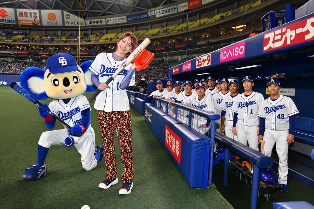 のインスタグラム：「かんどうしたぁーーーーー😭😭😭😭😭😭⚾️⚾️⚾️⚾️⚾️⚾️⚾️⚾️🐲🐨⚾︎ どらほーーーー🐲🐨⚾︎⚾︎ 選手の皆様、本日もお疲れ様でしたっ！！ 残りの試合も皆様が思い切り戦えますように！ 想像できない未来も　フルスイングで迎え撃とう！⚾︎⚾️⚾️⚾️  そして、無事‥女神に‥😭⚾️⚾︎🐲🐨 ありがとうございましたぁーー！ お疲れ様でしたぁーーー！ #どらほー」