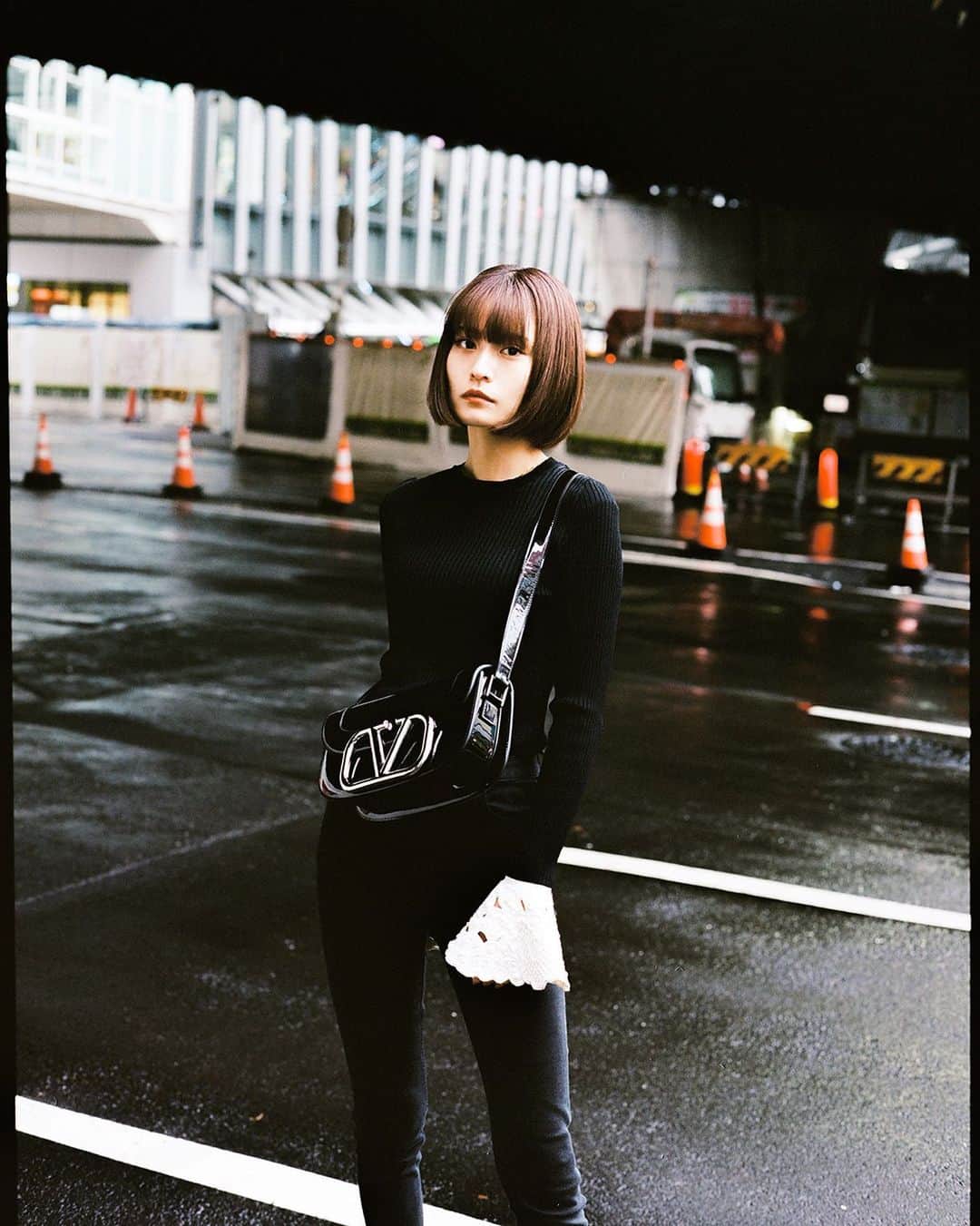 Droptokyoさんのインスタグラム写真 - (DroptokyoInstagram)「TOKYO STREET STYLE⁣⁣ ⁣  Name: @_rncn950805  Top: @maisonvalentino  Bag: @maisonvalentino  #UncensoredVLogoSignature#Valentino #pr#streetstyle#droptokyo#tokyo#japan#streetscene#streetfashion#streetwear#streetculture#fashion#ストリートファッション#コーディネート⁣⁣⁣  Photography: @dai.yamashiro」11月4日 21時00分 - drop_tokyo