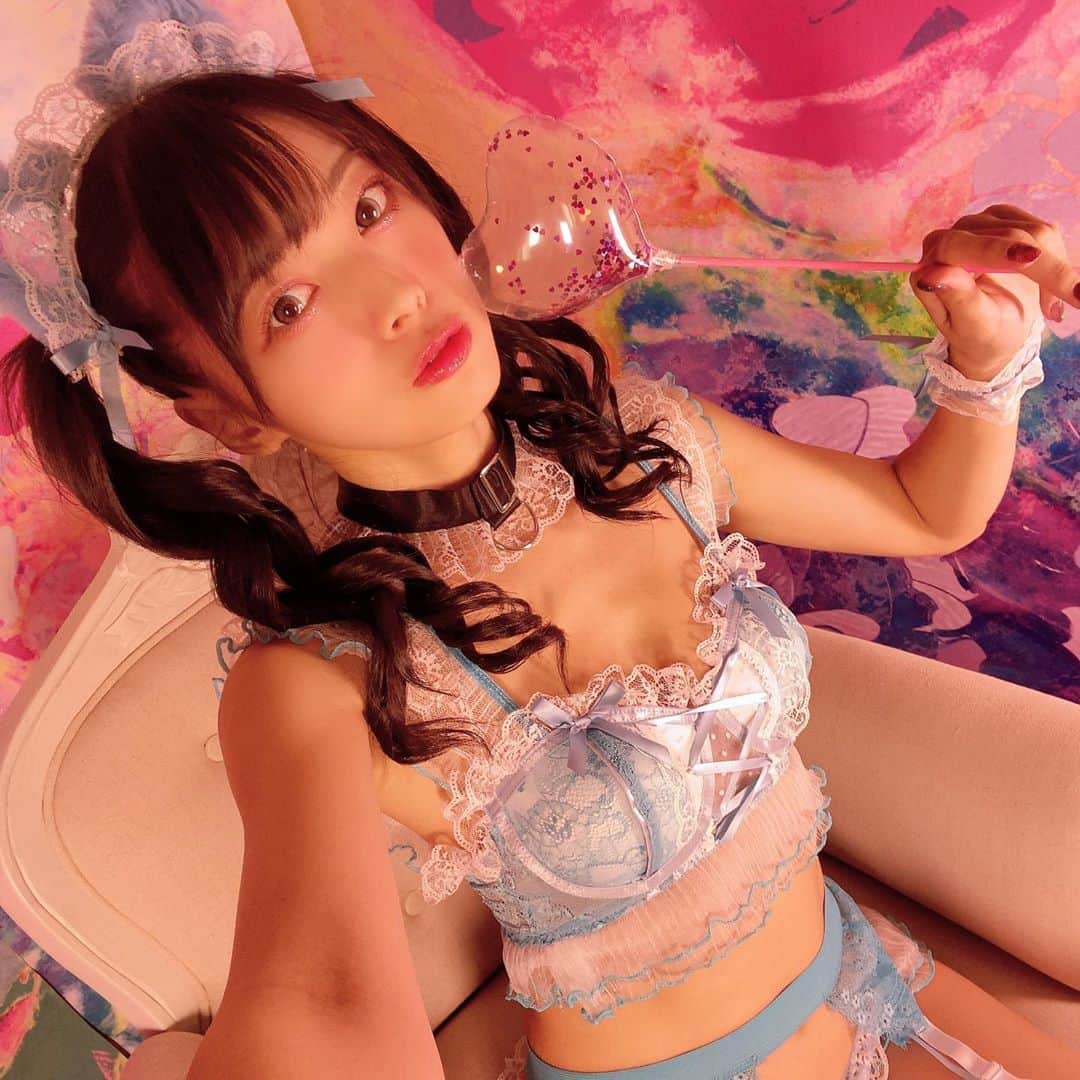 藤田いろはのインスタグラム：「ばちばちにかわいいやつを撮ってもらった🐱🧠🎀💖﻿ ﻿ 偶然前日に　@gingernail.tokyo でピンク系のネイルにしてたから、めちゃくちゃかわいさ爆発してた🤯💗﻿ ﻿ ﻿ ‪#藤田いろは#グラビア#gravure #japanesegirl #レースクイーン#tokyo  #新宿ネイル #aziangirl  #ビジョビ #えちえち #뷰티스타그램 #コスプレ  #cosplay #黒髪ロング#팔로우#소통해요#셀스타그램#モデル #model #그라비아 #地雷女 #日本的 #性感內衣 #性感 #ツインテール #代々木ネイル #sexy  #性感美女 #性感尤物」