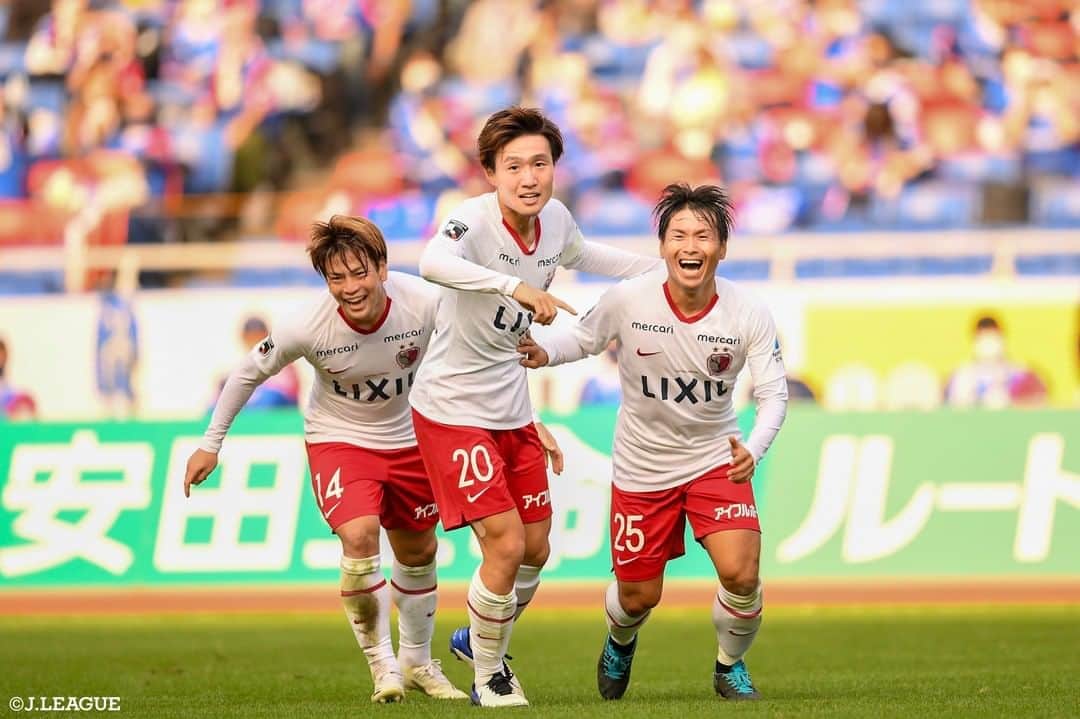 ｊリーグさんのインスタグラム写真 ｊリーグinstagram 相手へのリスペクト グータッチ サンフレッチェ広島 佐々木翔 選手と 川崎フロンターレ 田中碧 選手でグータッチ 画像をダプルタップして 選手とグータッチしよう ｊリーグ