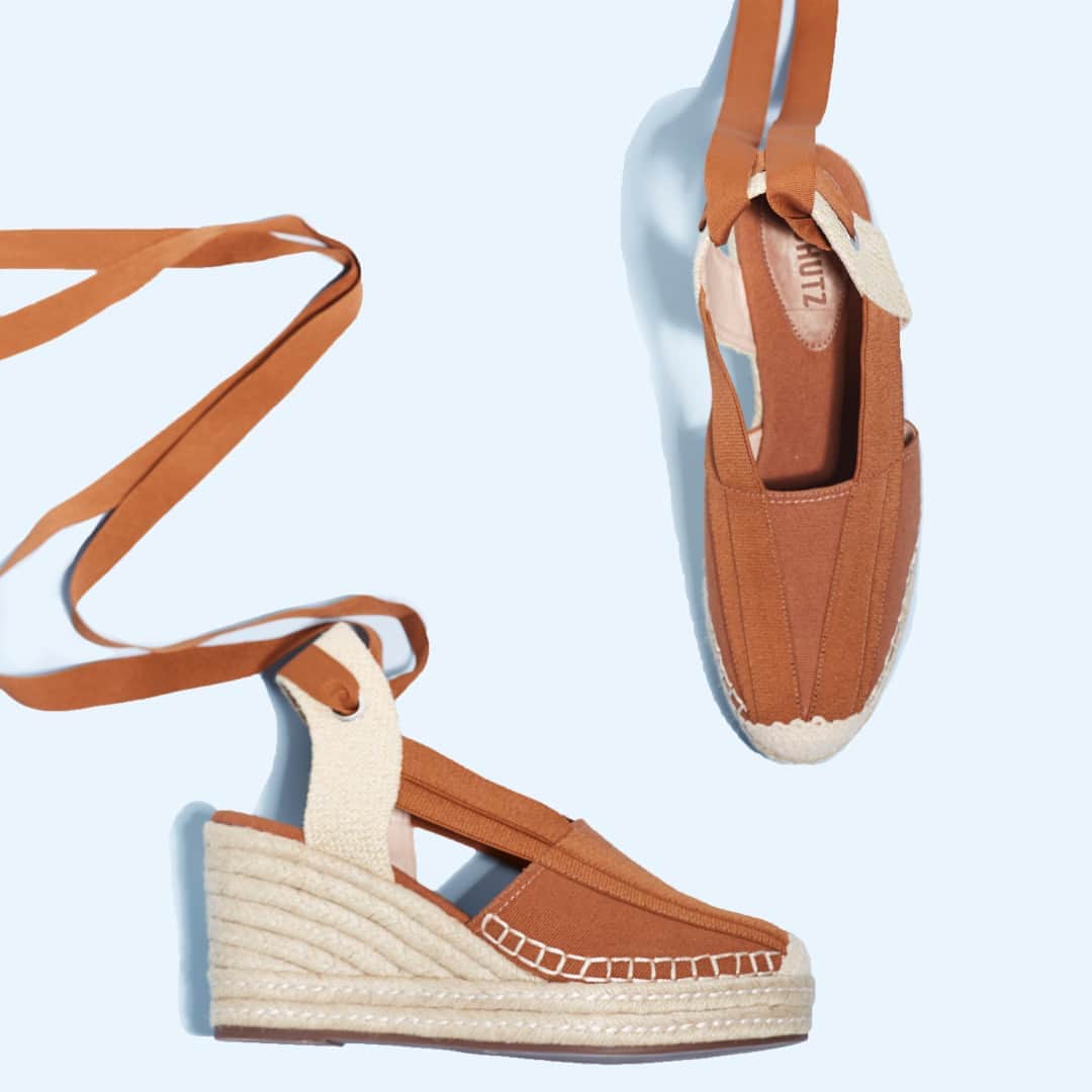 Schutzのインスタグラム：「YOUR NEW SUMMER SHOES ❤️ #newin」