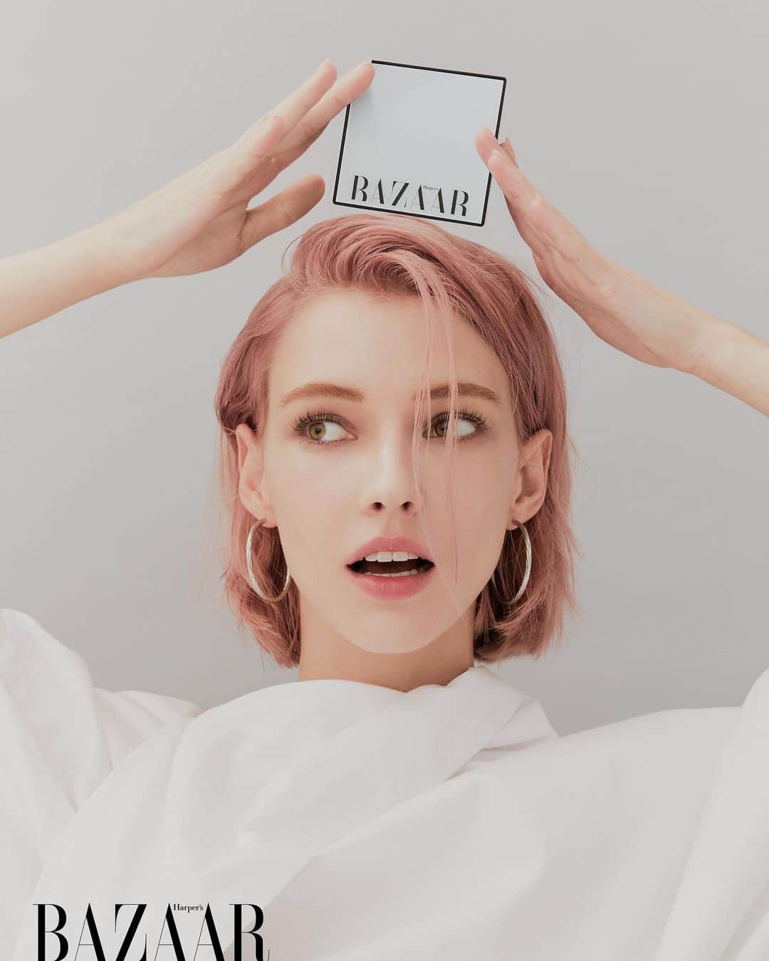 ステファニー・ミチョヴァさんのインスタグラム写真 - (ステファニー・ミチョヴァInstagram)「이번 촬영은 항상 너무 하고 싶었던 하퍼스 바자 매거진과 함께 했어요. 꿈이 이루어진 느낌이고 촬영팀들도 최고였어요!! 이번 달 <하퍼스 바자 코스메틱>에서 만나요!  ♥️💋 This shoot was such a dream come true and such a lovely team to work with! This month Harpers Bazaar Magazine Korea with Harpers Bazaar Cosmetics. 🙈❤️ @harpersbazaarkorea @bazaarcosmetics.kr」11月4日 21時03分 - stefaniemichova