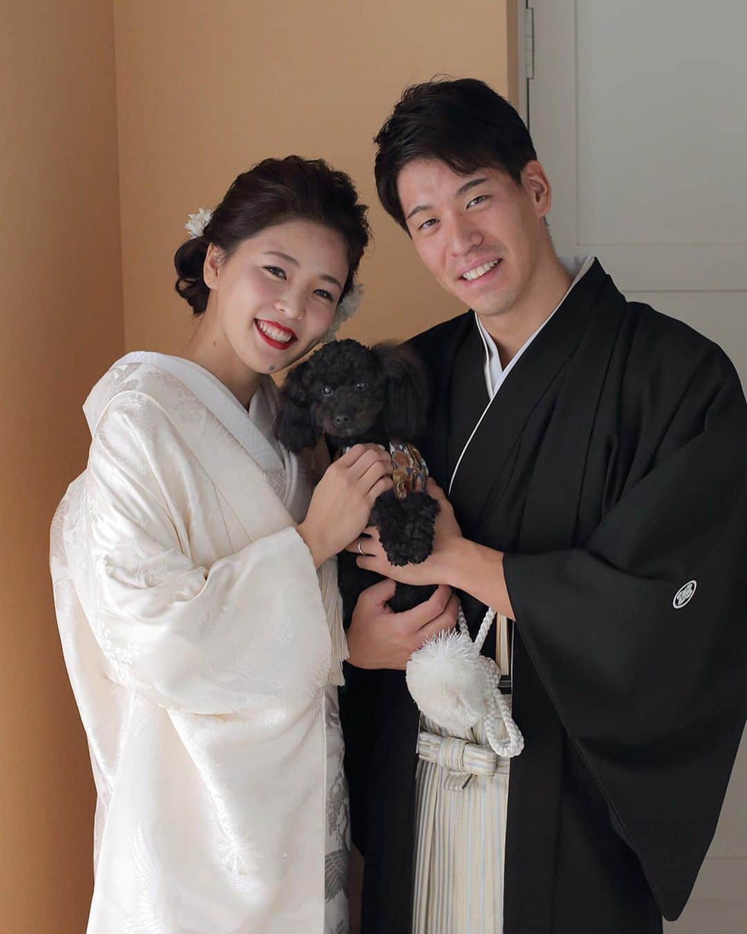 難波暉さんのインスタグラム写真 - (難波暉Instagram)「結婚1周年🐮  これからもよろしくお願いします🐮  夜ご飯はHOPIで贅沢しました♪笑 いつもお世話になっているマスターはこの前誕生日だったのでニット帽をプレゼントしました🎁  #20201104#wedding #aniversary#1year #hopi」11月4日 21時03分 - akirauuusyyy