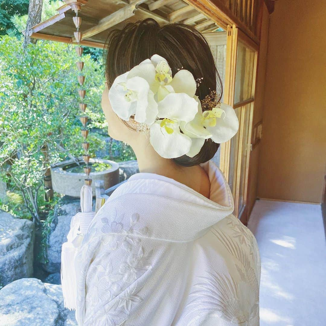 R.Y.K Vanilla Emuさんのインスタグラム写真 - (R.Y.K Vanilla EmuInstagram)「花嫁さまhair きっちりめにまとめたスタイル  胡蝶蘭を沢山付けました✨  #ヘアメイク#ヘアアレンジ#結婚式#セットサロン #ヘアセット #アップスタイル  #プレ花嫁 #フォトウェディング #前撮り #結婚式ヘア #ロケーション撮影#結婚式準備 #ヘアアクセサリー #お呼ばれヘア#着物ヘア#花嫁ヘアメイク#2020秋婚  #成人式ヘア#花嫁ヘア#成人式#振袖ヘア #花嫁ヘアスタイル #振袖#ブーケ#生花#ドライフラワー#髪飾り#結婚式前撮り#ウエディングヘア#出張ヘアメイク」11月4日 21時14分 - ryky0101