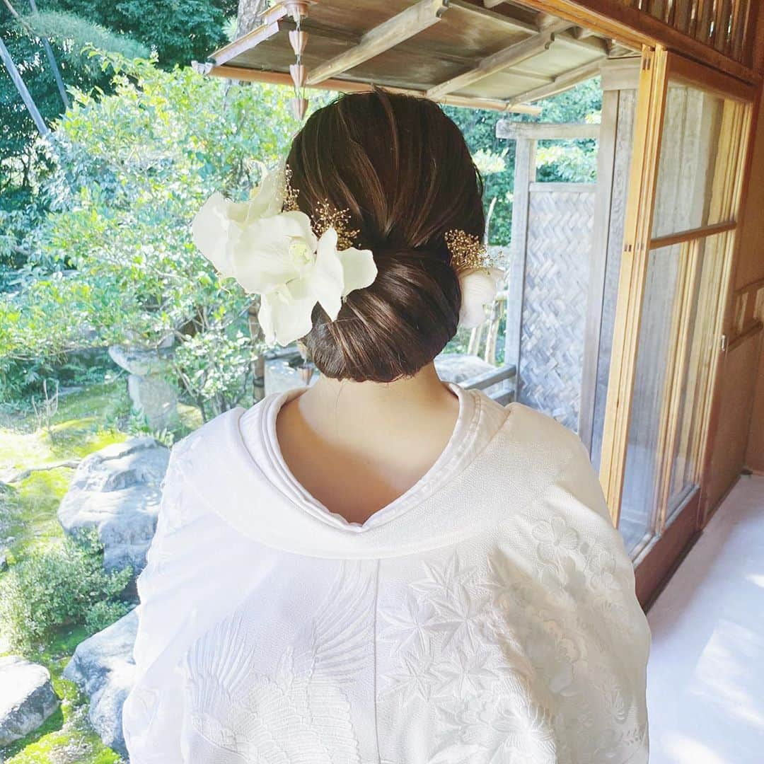 R.Y.K Vanilla Emuさんのインスタグラム写真 - (R.Y.K Vanilla EmuInstagram)「花嫁さまhair きっちりめにまとめたスタイル  胡蝶蘭を沢山付けました✨  #ヘアメイク#ヘアアレンジ#結婚式#セットサロン #ヘアセット #アップスタイル  #プレ花嫁 #フォトウェディング #前撮り #結婚式ヘア #ロケーション撮影#結婚式準備 #ヘアアクセサリー #お呼ばれヘア#着物ヘア#花嫁ヘアメイク#2020秋婚  #成人式ヘア#花嫁ヘア#成人式#振袖ヘア #花嫁ヘアスタイル #振袖#ブーケ#生花#ドライフラワー#髪飾り#結婚式前撮り#ウエディングヘア#出張ヘアメイク」11月4日 21時14分 - ryky0101