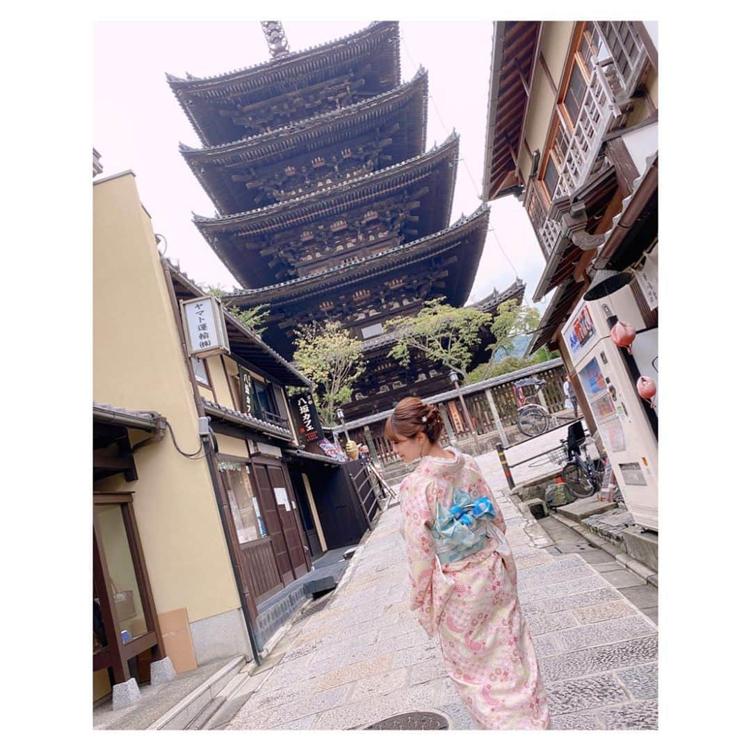愛聖りささんのインスタグラム写真 - (愛聖りさInstagram)「.﻿ ゆうちゃんと着物で京都散策🍁﻿ どこに行って、何を着ても、﻿ 食いしん坊炸裂の私たち🤣🤣﻿ 次は春くらいにまた着物着たいな〜🌸﻿ . #京都 #京都散策 #着物 #レトロモダン #kyoto #교토 #instastyle #instagood #followme」11月4日 21時06分 - risa_aise