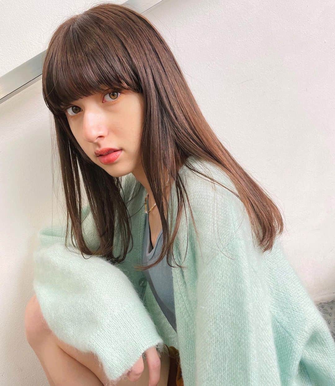 LINA（吉村リナ）さんのインスタグラム写真 - (LINA（吉村リナ）Instagram)「A little bit of hair style change for the winter by  @naoyoshii ❄️☃️💕  ーーーーーーーーーーーーーーーーーーーーーーーー  How are you all doing??  みんな元気にしていますか😌  天気の変化も多くて体調崩しやすい時期かもしれないけれど、良質な栄養しっかりとってとにかく身体を芯からあたためて、新鮮な空気と自然の中を歩いて、 毎日沢山たっっくさん笑ってください🙌💫✨  あなたの毎日が本物の幸せと健康で満たされていますうに🕊🕊   I really hope you all are having a good health and peaceful days with lots of laughs and happiness 🤝🌈✨💫  Love, xx」11月4日 21時11分 - lina3336