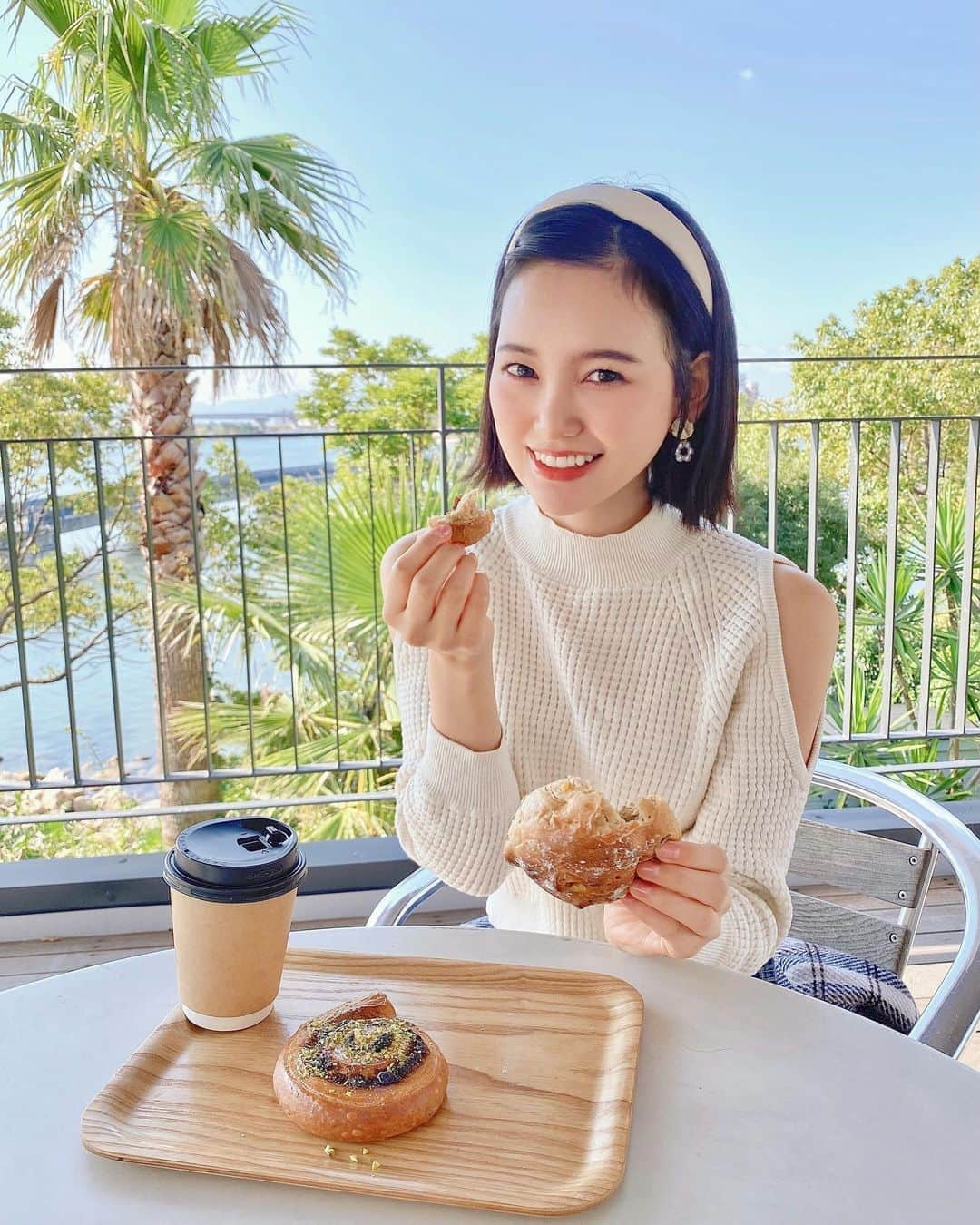 兒玉遥さんのインスタグラム写真 - (兒玉遥Instagram)「母と朝活してきました🥐☀️﻿ ﻿ 活動的な朝を過ごして、美味しいパンを食べてエナジーチャージです！！﻿ ﻿ パンは大好きなのですが、肌や体型の為にグルテンを控えているので「本当に食べたい！！」って時のためにいつもは我慢するようにしてるんです🥺﻿ ﻿ 久しぶりのパン、、、絶品でした〜☺️﻿  小麦が沁みた！！笑 ﻿ 今年もあと2ヶ月、しっかりと1年をまとめられるように毎日を有意義にしていきたいです。﻿ ﻿ I had breakfast with my mother in the morning 🥐﻿ ﻿ Delicious bread makes me happy.﻿ ﻿ There are only two months left this year. ﻿ ﻿ Let's enjoy every day☺️✨✨  #朝活 #パンのある暮らし #パンが好き #福岡ランチ #パン活 #福岡東区カフェ #福岡パン屋 #福岡カフェ #福岡グルメ#フルフル #morningpost #fukuokacafe #fukuokafood #fukuokacoffee #fukuokabread」11月4日 21時14分 - haruka_kodama919