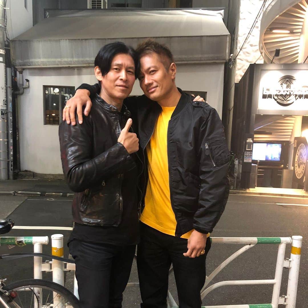 宮上元克のインスタグラム：「久々押尾君と！ まだまだオーラあるで！」