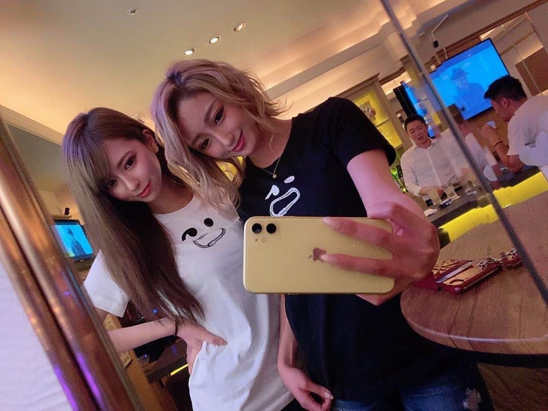 ゆらのインスタグラム：「🐙ご報告があります🐙  この度、約2年半お世話になった CLUB anを今月26日で辞める事になりました。 本当に楽しい職場でした🤭❣️ リーダーやボーイさん、女の子達と 出会えて良かったです😢  最後なので顔だけでもみに来て頂いたら嬉しいです😊🖤  是非よろしくお願いします🖤  #福岡　#中洲　#キャバクラ」