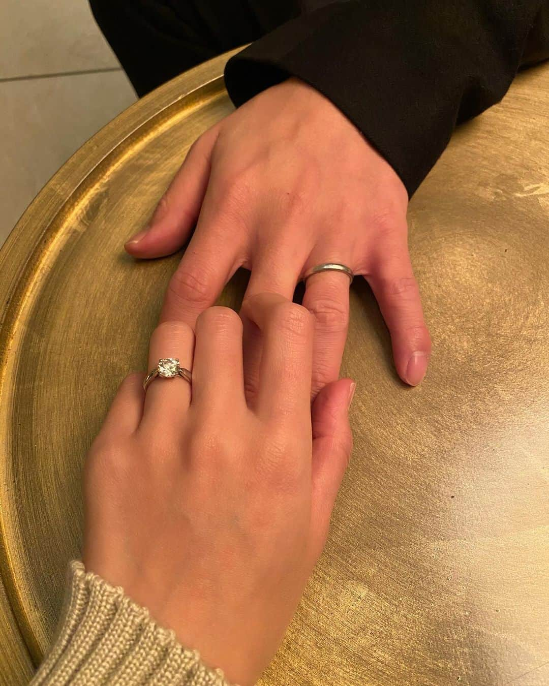 矢野未希子さんのインスタグラム写真 - (矢野未希子Instagram)「結婚記念日。  ９周年。  沢山喧嘩もするけど 沢山向き合う私たち。 弱い自分もカッコ悪い自分もさらけ出せる。  たまには外食して ゆっくり時間をかけて向き合ってご飯を食べるってやっぱりいい😊 なんでもないくだらないことを話せる時間が宝物だもん。  ついつい日常は用事だけ伝えがち😂  手紙をもらってお店で泣くわたし。 すぐ泣く😂」11月4日 21時20分 - mikko1104