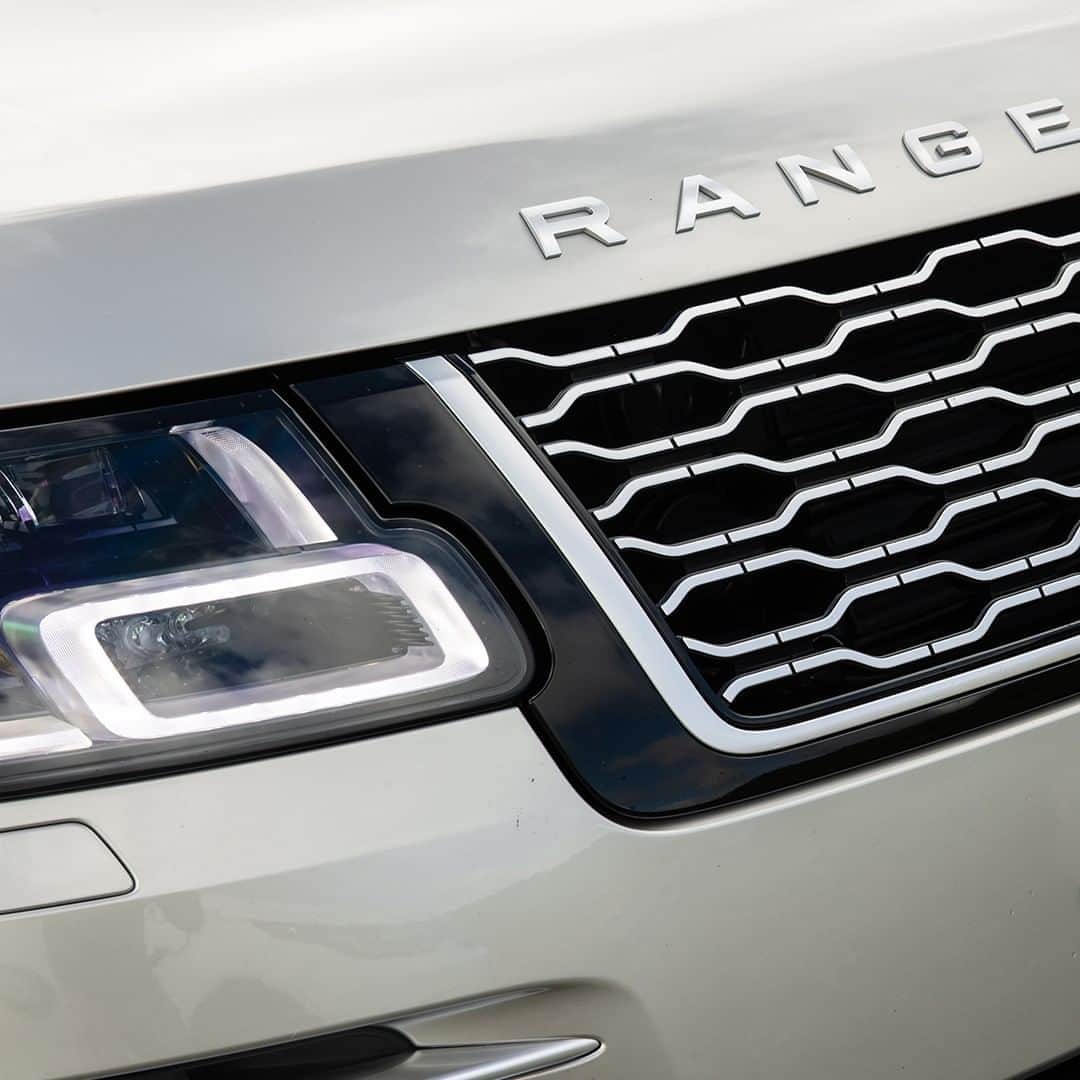 Land Roverさんのインスタグラム写真 - (Land RoverInstagram)「True refinement is all in the details. See for yourself on a #RangeRover test drive - Tap the link in our bio to book yours.  #LuxurySUV #4x4 #Carsofinstagram #Technology #Design #RangeRover50 #50YearsOfRangeRover」11月4日 21時30分 - landrover