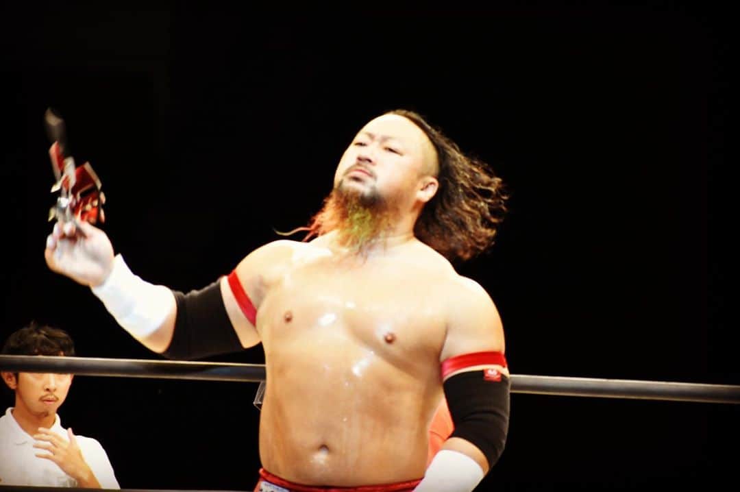 のインスタグラム：「髪伸びた…シャラップ #dragongate #prowrestling #fight #fitness #hair #hairstyle #haircolor #halloween #haircut #hairsalon #longhair #beauty #髪型 #髪 #ロングヘア #美容 #理容室 #個性 #fashion #ファッション #韓流 #髭 #ヒゲ」