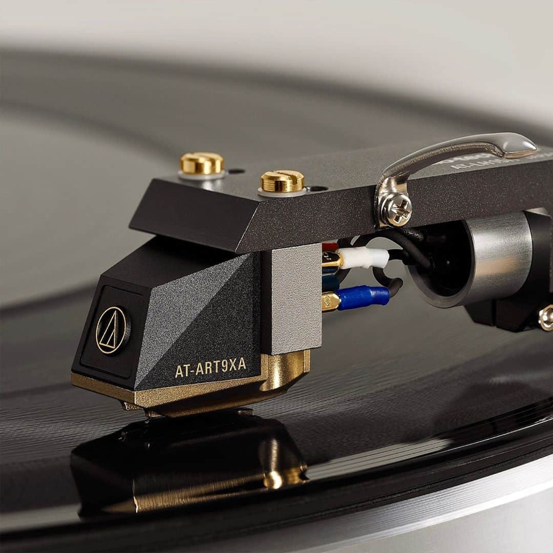 Audio-Technica USAさんのインスタグラム写真 - (Audio-Technica USAInstagram)「In search of extraordinary musical detail and accurate tracking for your turntable? Our AT-ART9XA dual moving coil stereo phono cartridge eliminates any magnetic distortion. Learn more in the link in our bio!⁠ .⁠ .⁠ .⁠ #AudioTechnica #ATART9XA #ART9XA #Turntable #PhonoCartridge #VinylJunkie #LP #Record」11月5日 6時52分 - audiotechnicausa