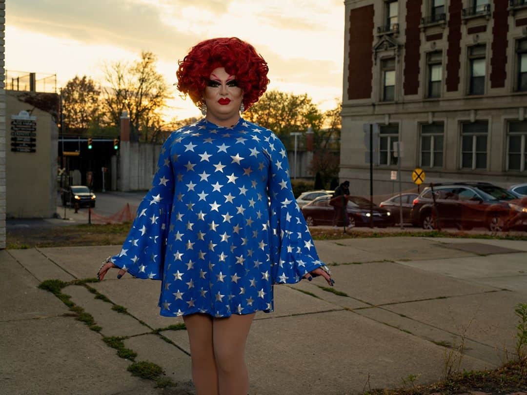 Vogueさんのインスタグラム写真 - (VogueInstagram)「“Did you get the shot?” called drag queen and activist @pissimyles (above) as she posed for photos outside a nondescript pizza parlor in Scranton, Pennsylvania. Down the street, a massive semi-trailer truck bearing “Trump/Pence”, “Hillary Benghazi” and “All Lives Matter” signs honked its horn furiously. This was 5 p.m. on Tuesday, also known as #ElectionDay, and the—to put it mildly—eccentric scene on Lackawanna Avenue felt in keeping with a sequence of political season that resembled none before it.  Pennsylvania has long occupied prime real estate as one of the country’s key swing states, but as the world anxiously awaits the results of the 2020 presidential election, it’s becoming clear just how outsized a role the Keystone State may play.  Tap the link in our bio for a look at northeastern Pennsylvania on #ElectionDay. Photographed by @gigilaub」11月5日 7時00分 - voguemagazine