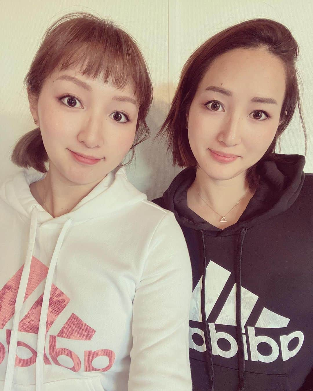 木村真野・紗野さんのインスタグラム写真 - (木村真野・紗野Instagram)「Good morning✨✨ @adidastokyo  #adidas #adidastokyo #adidastwins #mayasaya #new #twins #thankyouadidas #まやさや　#アディダス　#アディダスとまやさや　#双子　#goodmorning #happyday #2020 #tokyo #japan @alpen_women #alpen #アルペン」11月5日 7時29分 - mayasaya_kimura