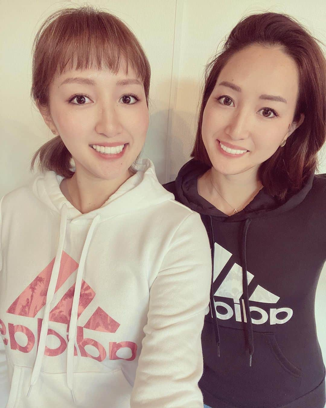 木村真野・紗野さんのインスタグラム写真 - (木村真野・紗野Instagram)「Good morning✨✨ @adidastokyo  #adidas #adidastokyo #adidastwins #mayasaya #new #twins #thankyouadidas #まやさや　#アディダス　#アディダスとまやさや　#双子　#goodmorning #happyday #2020 #tokyo #japan @alpen_women #alpen #アルペン」11月5日 7時29分 - mayasaya_kimura