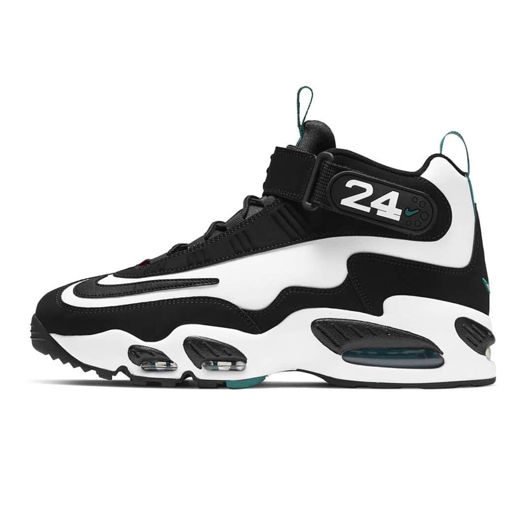 HYPEBEASTさんのインスタグラム写真 - (HYPEBEASTInstagram)「@hypebeastkicks: @therealkengriffeyjr's @nike Air Griffey Max 1 "Freshwater" is making a return in celebration of its 25th anniversary. Last retroed in 2016 when Griffey Jr. was elected into the Baseball Hall of Fame, the “Freshwater” draws its eponymous accents from the cool aqua hues of ’90s Seattle Mariners' uniforms. Although it’s used infrequently, this rich shade makes a potent statement on heel and tongue tags, heel Swooshes, and the midsole’s Air Max 95-esque cushioning setup. Although an official release date has yet to be announced, the sneaker is slated to release in the first quarter of 2021.⁠⠀ Photo: US 11⁠」11月5日 7時44分 - hypebeast