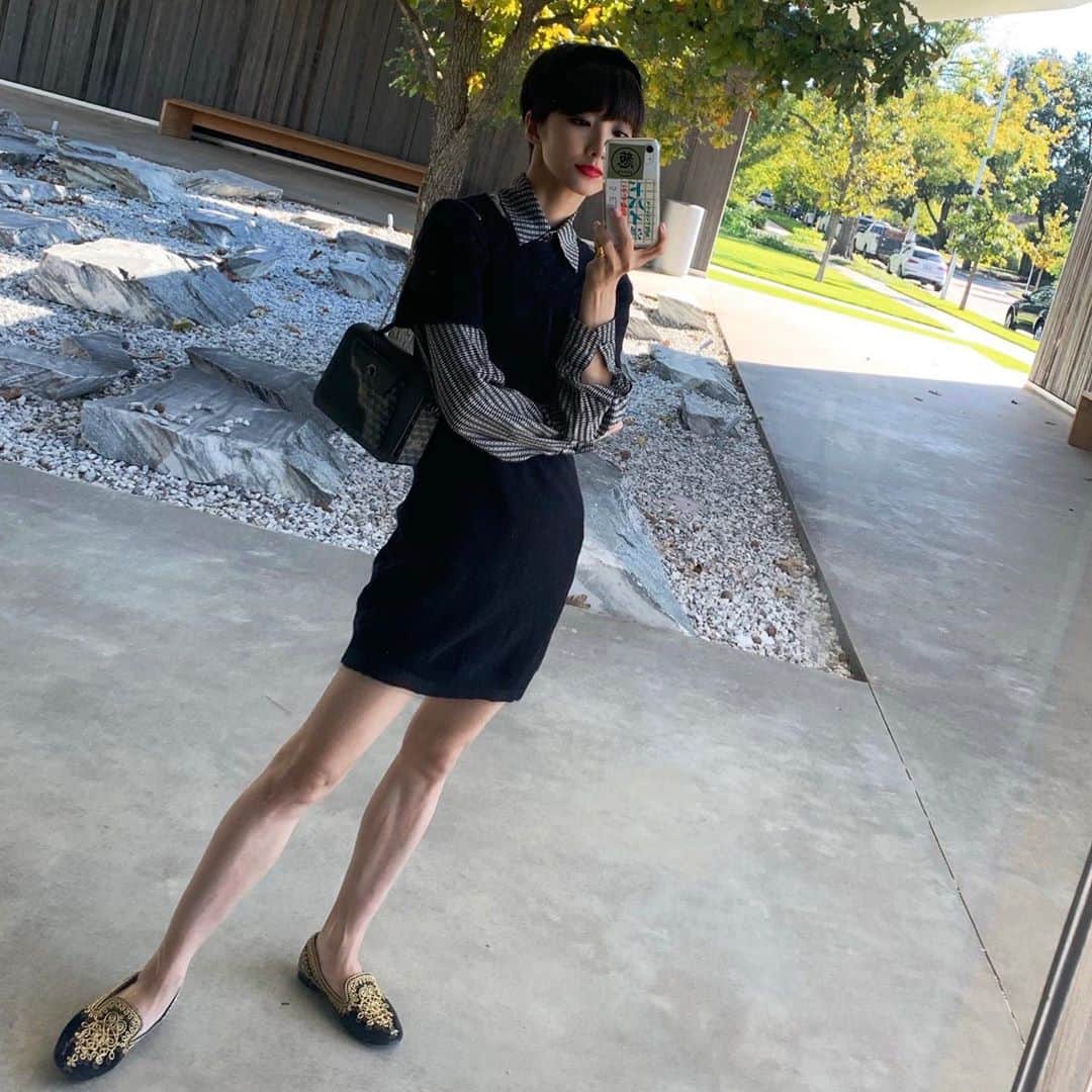 飯島望未のインスタグラム：「🖤  Shirt&dress @chanelofficial  Bag @faurelepage  Headband @decollte @decollte_accessory   Makeup @chanel.beauty」
