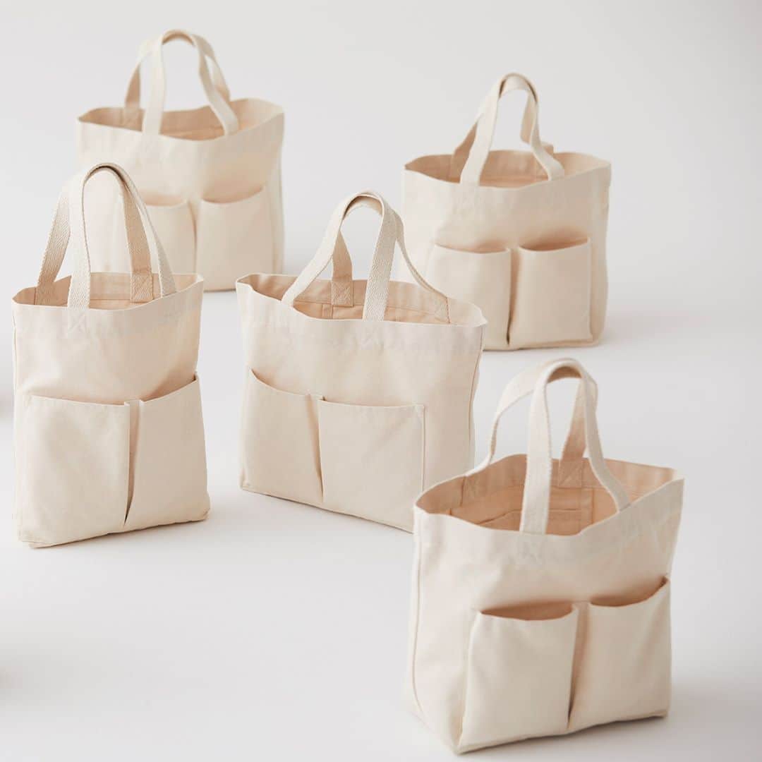 MUJI USAさんのインスタグラム写真 - (MUJI USAInstagram)「Sturdy enough to withstand use during daily errands or toting books to school.   The Cotton Tote Bag is designed in both Horizontal and Vertical types for all your essentials.   #muji #mujiusa」11月5日 8時01分 - mujiusa